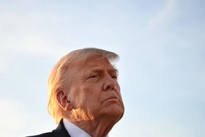 Tổng thống Trump tuyên bố Mỹ sẵn sàng 'tiếp quản' eo biển Hormuz, dọa tấn công Iran