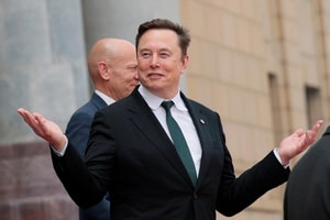 Cuộc sống dị biệt của Elon Musk: Ở nhà 37 m2, làm việc 100 giờ mỗi tuần, thường xuyên bỏ bữa sáng
