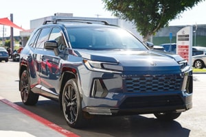 Mẫu SUV của Toyota khiến đại lý 'không kịp thở', xe vừa về đã hết sạch