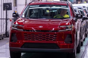 Từ bỏ động cơ đốt trong truyền thống, mẫu SUV hybrid của Toyota cháy hàng, đại lý không có lấy một chiếc để trưng bày