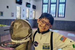 Cậu bé 11 tuổi thông thạo 4 thứ tiếng, có chỉ số IQ 162, được cho là cao hơn cả Albert Einstein