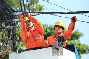 Giữa lúc công suất điện toàn quốc lập kỷ lục, Bộ Công Thương ra chỉ đạo nóng với EVN