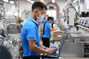 Tăng lương tối thiểu năm 2027: Công đoàn muốn tăng gần 10%, doanh nghiệp đề nghị thận trọng