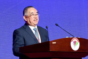 Bỏ bục giảng để đi nhặt phế liệu, một cựu giáo sư đại học bất ngờ xây dựng nên đế chế tỷ USD