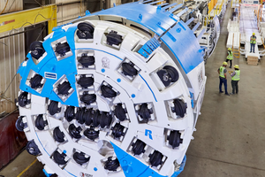 Huy động máy đào hầm TBM khổng lồ, đường kính 5,6m để đào hầm chống lũ, mở đường cho dự án 3.400 tỷ đồng
