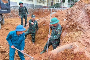 Phát hiện quả bom 250kg còn nguyên kíp nổ khi đào móng xây trường: Chính quyền địa phương lập tức phong tỏa, khẩn trương tiêu hủy