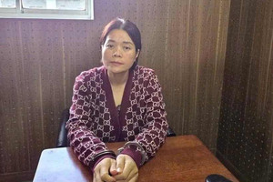 Khởi tố 'cán bộ công an' Nguyễn Thị Yến 45 tuổi