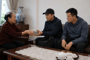 Tuyên án 28 năm tù đối với hai đối tượng nhận 1 tỷ đồng và 5,2 cây vàng từ hai cụ già