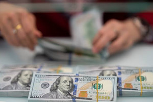 Tỷ giá hôm nay 25/6: USD ngân hàng đồng loạt tăng, tỷ giá trung tâm nối dài đà đi lên