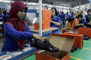4.000 công nhân tại nhà máy đối tác của Nike và Puma bị cho nghỉ việc: Chuyện gì đã xảy ra ở nền kinh tế số 1 Đông Nam Á?