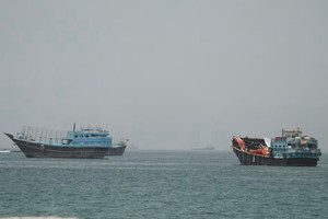 Tàu qua eo biển Hormuz lại bị tấn công, Liên Hợp Quốc dừng kế hoạch sơ tán hàng ngàn thuyền viên