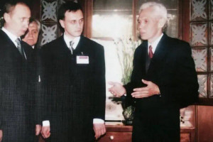 Người lính Việt duy nhất được đích thân Tổng thống Putin mời sang thăm Nga: Từng làm cận vệ bảo vệ Bác Hồ, 16 năm giữ cương vị Giám đốc Khu Di tích Chủ tịch Hồ Chí Minh
