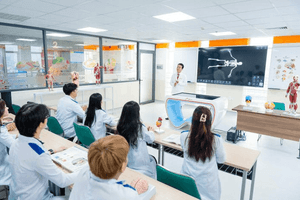 Trường Đại học Việt Nam xếp hạng 1.400 thế giới có ngành Y khoa học phí gần 1 tỷ đồng, chương trình thân thiện và tích hợp