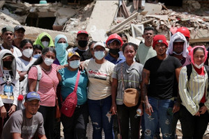 Vừa bị trục xuất khỏi Mỹ, hàng trăm người Venezuela mất tích trong thảm họa động đất