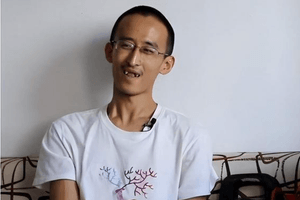 Cậu bé thần đồng từng được mệnh danh là 'con cưng của trời': 10 tuổi vào đại học, 16 tuổi đỗ Tiến sĩ, nay thất nghiệp, phải xin tiền trợ cấp từ bố mẹ