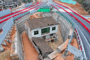 Chủ nhà không chịu di dời khiến dự án tuyến quốc lộ phải 'uốn cong', tuyên bố không chấp nhận mức đền bù 6 tỷ đồng: Câu chuyện gây chú ý ở Trung Quốc!
