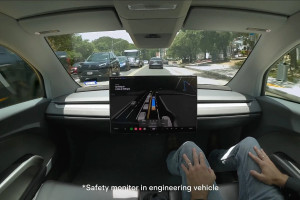 Tesla chính thức đưa mẫu xe không vô lăng, không bàn đạp ra phố