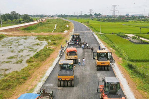 Công trình nghìn tỷ 'chờ' vật liệu: Bài 2- Các dự án giao thông trọng điểm 'căng mình' vượt khó khăn 'kép'