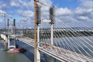 Chỉ ít ngày nữa, cây cầu dây văng có tĩnh không cao nhất Việt Nam chính thức hợp long