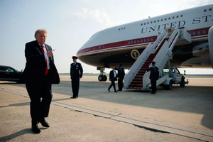 Có gì bên trong chuyên cơ mới của ông Trump?