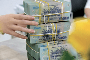 Lãi suất huy động tăng nóng, cuộc đua hút vốn có đáng lo?