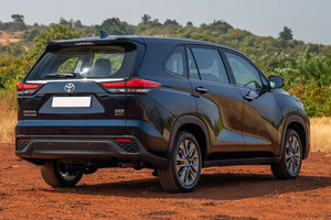 Sau khi đổ xăng, chủ xe Toyota Innova đã lăn bánh 12.000km bị lỗi động cơ, vạch rõ cách ứng xử của hãng về bảo hành