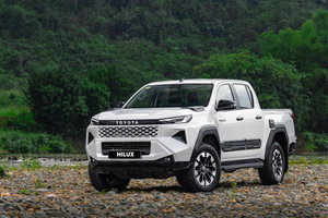 Toyota Hilux bán gần 4.000 xe sau nửa đầu năm, doanh số vượt cả năm 2025