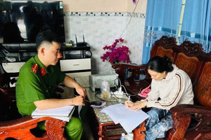 Bắt quả tang Lê Hoàng Nhân, tịch thu 4 điện thoại