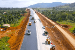 Hơn 223.000 tỷ đồng vốn đầu tư công: 2 dự án đường sắt mới giải ngân hơn 1%, nhiều công trình vẫn ì ạch