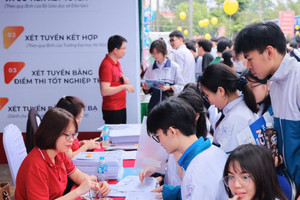Công bố 'điểm sàn' nhóm ngành đặc thù sức khỏe, sư phạm, pháp luật