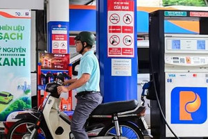 Giá xăng đồng loạt giảm vào chiều nay