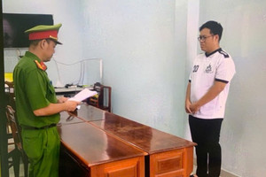 Bắt 'nhân viên Bách Hóa Xanh' SN 1997