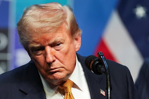 Tổng thống Trump: Tên lửa sẵn sàng khai hỏa nếu Iran đe dọa lãnh đạo Mỹ