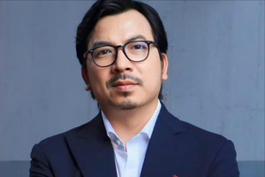 'Sếp lớn' FPT vừa rút khỏi Anh Trai Vượt Ngàn Chông Gai: Từng là người kế nhiệm MC Lại Văn Sâm, gần 20 năm gắn bó với tập đoàn công nghệ hàng đầu cả nước