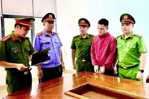 Bắt cán bộ ngân hàng Lê Văn Thành, 32 tuổi