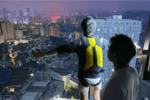 Bắt giữ, cấm sử dụng mạng xã hội vĩnh viễn đối với một 'huấn luyện viên nhảy dù'