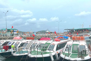 Vụ lật ca nô 15 người tử vong: Vì sao phương tiện thiết kế kín mít?