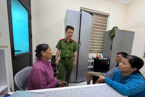 Cụ bà 74 tuổi đến ngân hàng chuyển 250 triệu đồng, nhân viên Agribank dừng giao dịch, lập tức báo công an phường