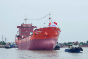 Doanh nghiệp đóng tàu 50 năm tuổi của Việt Nam chính thức hạ thuỷ tàu chở dầu 13.000DWT xuất sang Hàn Quốc