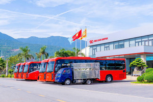 Hãng xe Việt Kim Long Motor bàn giao lô xe giường nằm cao cấp cho doanh nghiệp có tiếng tại miền Nam