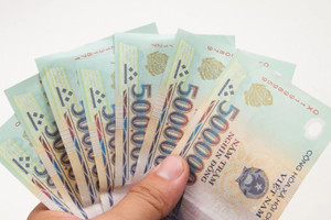 Mỗi người cao tuổi sẽ được nhận 300.000 đồng tiền mặt, dịp gì và khi nào nhận, áp dụng tại địa phương nào?
