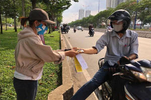 Nhiều người đi xe máy muốn bỏ 'tờ giấy 60.000 đồng' này, Bộ Tài chính đưa ra câu trả lời dứt khoát