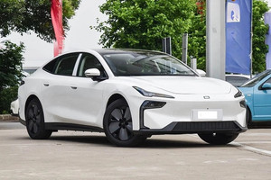 Toyota Camry có mẫu sedan 'chung mâm' giá chỉ 406 triệu với 2 biến thể EV và EREV, thiết kế hiện đại, nội thất lấy người lái làm trung tâm