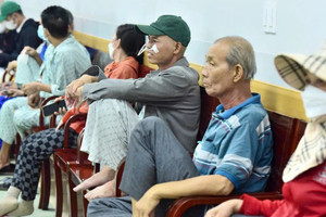 Gần 200.000 người tại TP.HCM có thể không phải tự đóng BHYT: Điều kiện để được hưởng là gì? Ai thuộc diện áp dụng?