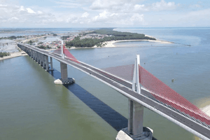 Chỉ hơn 1 tuần nữa, chính thức khai thác cầu vượt biển dài nhất miền Trung, kết thúc hơn 100 năm di chuyển bằng đò của người dân đôi bờ