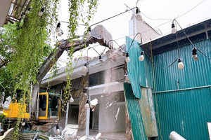 Hà Nội cưỡng chế loạt nhà bịt tôn, xây dựng 'chui'