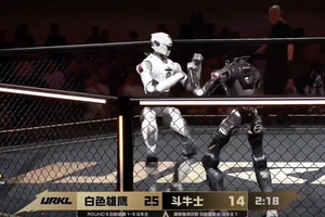 Robot đấm nhau trên võ đài MMA: Bị đá văng đầu vẫn lội ngược dòng chiến thắng