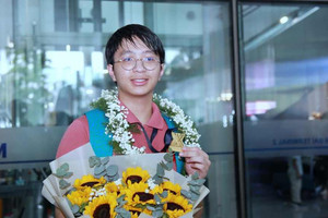 'Thần đồng' người Việt 2 lần giành Huy chương Vàng Olympic Hóa học quốc tế: Thủ khoa trường chuyên danh tiếng, có bố là giảng viên đại học, mẹ là bác sĩ