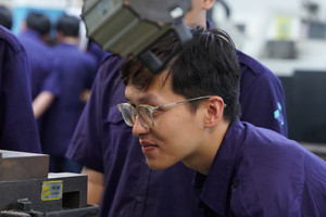 Lý do Việt Nam không chạy theo 'giấc mơ nhà máy chip tỷ USD'