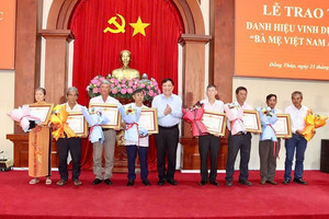 Phong tặng danh hiệu vinh dự Nhà nước Bà mẹ Việt Nam Anh hùng cho mẹ Phạm Thị Kiên
